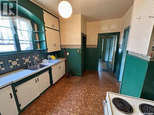 620 Mcpherson Avenue, Saskatoon, SK - Indoor Photo Showing Kitchen