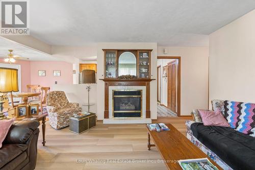 61 8Th Street, Hanover, ON - Indoor Photo Showing Living Room With Fireplace