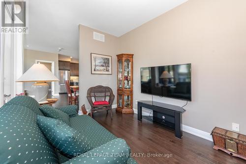 302 - 190 Boundstone Way, Ottawa, ON - Indoor Photo Showing Living Room