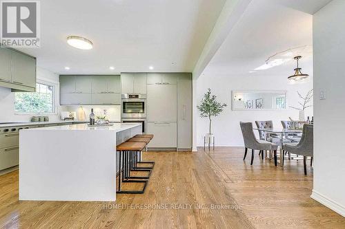 3640 Burnbrae Drive, Mississauga, ON - Indoor Photo Showing Kitchen With Upgraded Kitchen