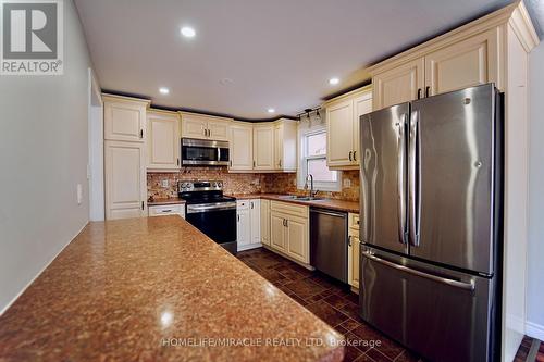 128 Stonyburn Crescent, Cambridge, ON - Indoor Photo Showing Kitchen With Double Sink