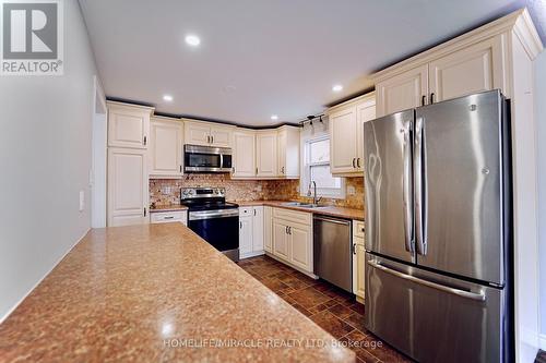 128 Stonyburn Crescent, Cambridge, ON - Indoor Photo Showing Kitchen With Double Sink