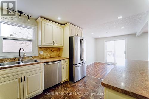 128 Stonyburn Crescent, Cambridge, ON - Indoor Photo Showing Kitchen With Double Sink