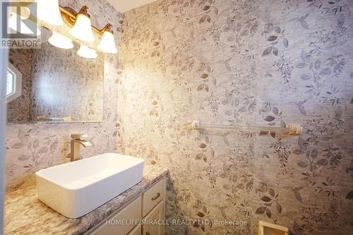 128 Stonyburn Crescent, Cambridge, ON - Indoor Photo Showing Bathroom