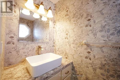 128 Stonyburn Crescent, Cambridge, ON - Indoor Photo Showing Bathroom