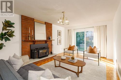 804 Willowbank Trail, Mississauga, ON - Indoor Photo Showing Living Room With Fireplace