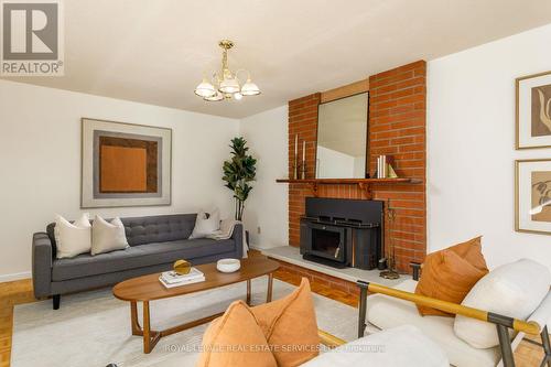804 Willowbank Trail, Mississauga, ON - Indoor Photo Showing Living Room With Fireplace