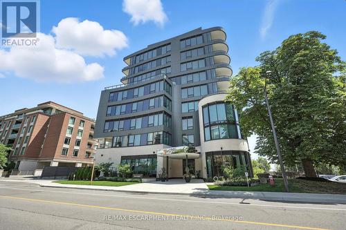 102 - 55 PORT STREET E  Mississauga, ON L5A 4P3