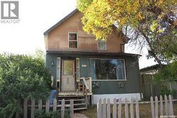 812 Cartier AVENUE  Moose Jaw, SK S6H 1M1