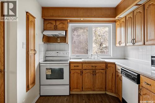 94 Dunning Crescent, Regina, SK - Indoor Photo Showing Kitchen