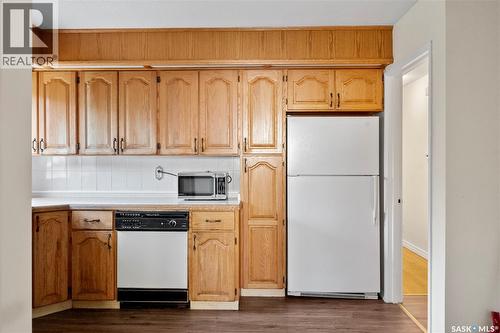 94 Dunning Crescent, Regina, SK - Indoor Photo Showing Kitchen