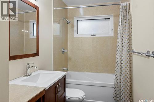 94 Dunning Crescent, Regina, SK - Indoor Photo Showing Bathroom