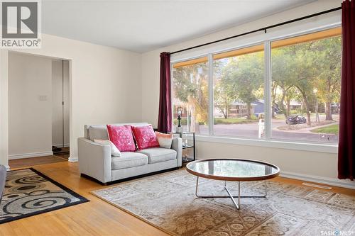 94 Dunning Crescent, Regina, SK - Indoor Photo Showing Living Room