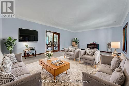 805 Centre Road, Hamilton, ON - Indoor Photo Showing Living Room