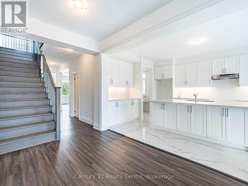 26 Hearn Street, Bradford West Gwillimbury, ON - Indoor Photo Showing Kitchen