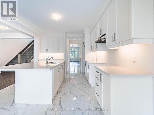 26 Hearn Street, Bradford West Gwillimbury, ON - Indoor Photo Showing Kitchen