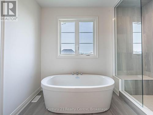 26 Hearn Street, Bradford West Gwillimbury, ON - Indoor Photo Showing Bathroom