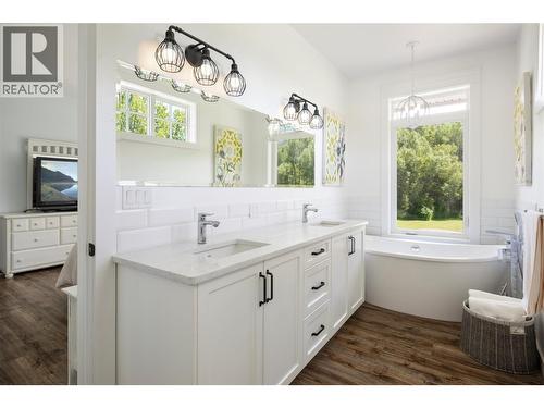 Primary Bathroom - 6984 Highway 6, Coldstream, BC - Indoor Photo Showing Bathroom