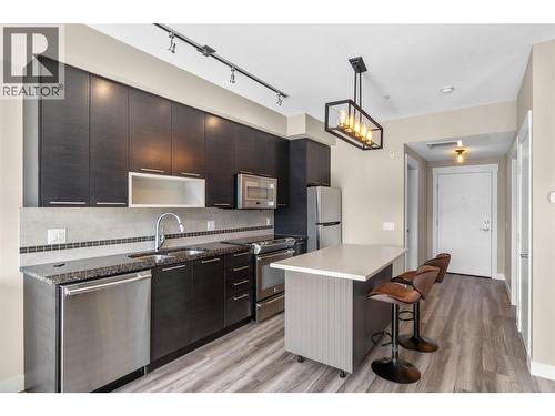 1040 Talasa Court Unit# 3315, Kamloops, BC - Indoor Photo Showing Kitchen With Stainless Steel Kitchen With Double Sink With Upgraded Kitchen