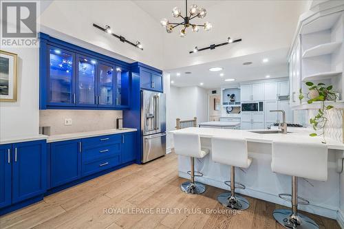 409 River Side Drive, Oakville, ON - Indoor Photo Showing Kitchen With Upgraded Kitchen