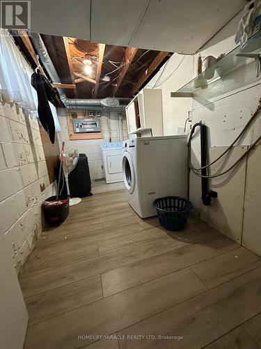 140 Porchester Drive, Toronto, ON - Indoor Photo Showing Laundry Room