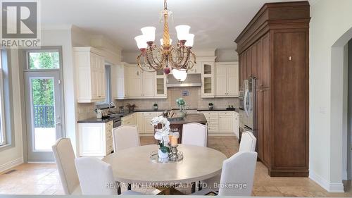 383 Paradelle Drive, Richmond Hill, ON - Indoor Photo Showing Dining Room