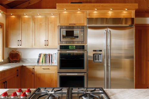 8100, 8104 Silver Star Road, Vernon, BC - Indoor Photo Showing Kitchen