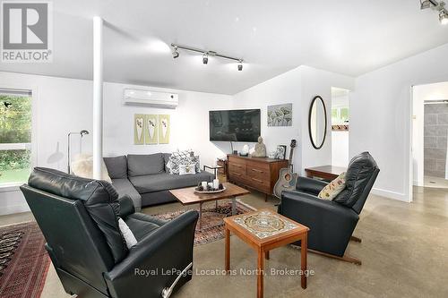 150 Peel Street S, Blue Mountains, ON - Indoor Photo Showing Living Room