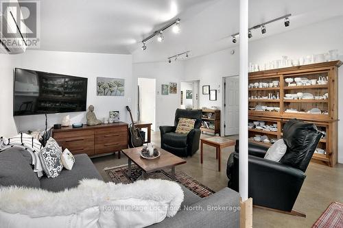 150 Peel Street S, Blue Mountains, ON - Indoor Photo Showing Living Room