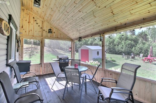 Véranda - 104 Ch. De L'Étang, Petit-Saguenay, QC - Outdoor With Deck Patio Veranda With Exterior