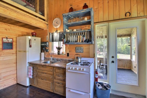 Hall d'entrée/Vestibule - 104 Ch. De L'Étang, Petit-Saguenay, QC - Indoor Photo Showing Kitchen