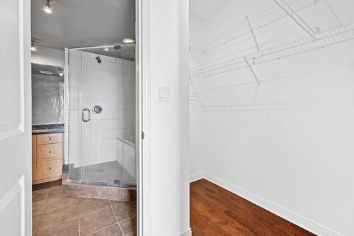 Walk-in closet - 902-550 Rue Jean-D'Estrées, Montréal (Ville-Marie), QC - Indoor