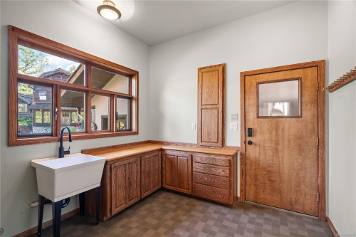 845 Downey Rd, North Saanich, BC 