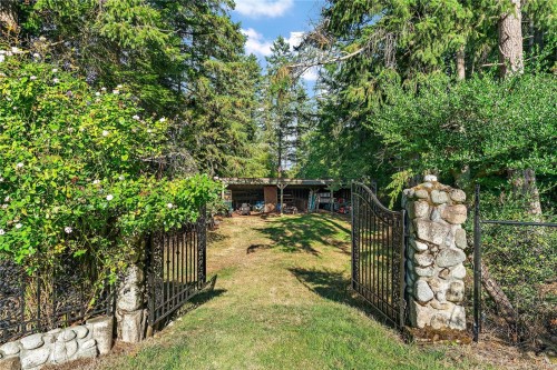 845 Downey Rd, North Saanich, BC 