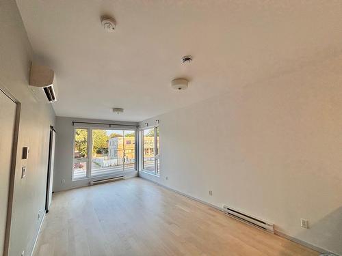 Salon - 204-10700 Rue Berri, Montréal (Ahuntsic-Cartierville), QC - Indoor Photo Showing Other Room