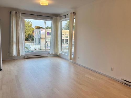 Salon - 204-10700 Rue Berri, Montréal (Ahuntsic-Cartierville), QC - Indoor Photo Showing Other Room