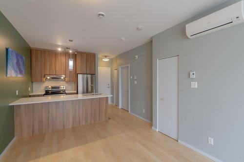 Salle à manger - 204-10700 Rue Berri, Montréal (Ahuntsic-Cartierville), QC - Indoor Photo Showing Kitchen