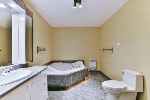Bathroom - 40 Rue Masson, Saint-Roch-De-L'Achigan, QC - Indoor Photo Showing Bathroom