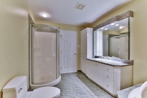 Bathroom - 40 Rue Masson, Saint-Roch-De-L'Achigan, QC - Indoor Photo Showing Bathroom