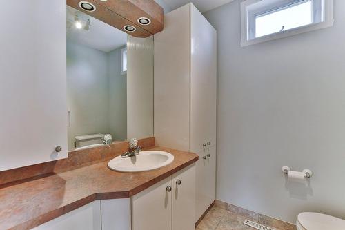 Powder room - 40 Rue Masson, Saint-Roch-De-L'Achigan, QC - Indoor Photo Showing Bathroom