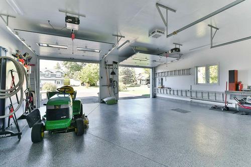 Garage - 40 Rue Masson, Saint-Roch-De-L'Achigan, QC - Indoor Photo Showing Gym Room