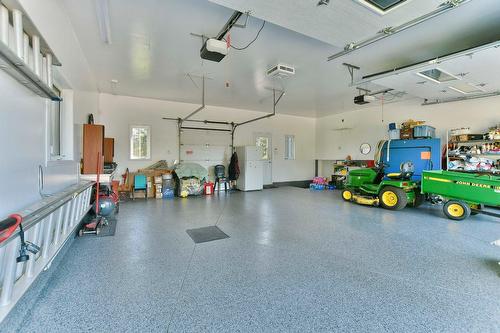 Garage - 40 Rue Masson, Saint-Roch-De-L'Achigan, QC - Indoor Photo Showing Garage