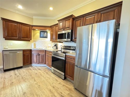 113-100 Bighorn Boulevard, Radium Hot Springs, BC - Indoor Photo Showing Kitchen