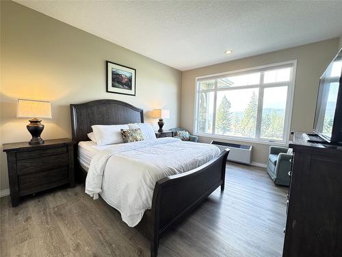 113-100 Bighorn Boulevard, Radium Hot Springs, BC - Indoor Photo Showing Bedroom