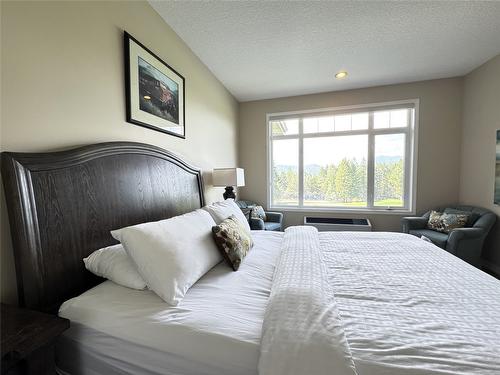 113-100 Bighorn Boulevard, Radium Hot Springs, BC - Indoor Photo Showing Bedroom