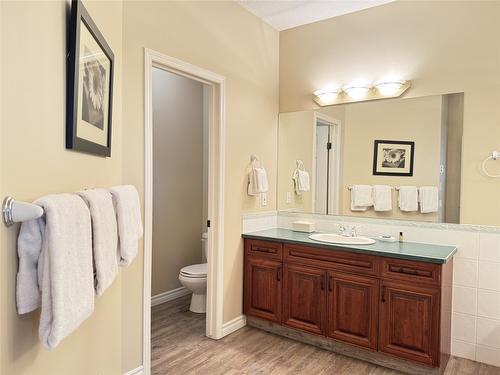 113-100 Bighorn Boulevard, Radium Hot Springs, BC - Indoor Photo Showing Bathroom