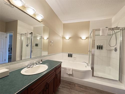 113-100 Bighorn Boulevard, Radium Hot Springs, BC - Indoor Photo Showing Bathroom