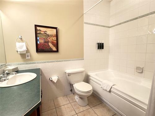 113-100 Bighorn Boulevard, Radium Hot Springs, BC - Indoor Photo Showing Bathroom