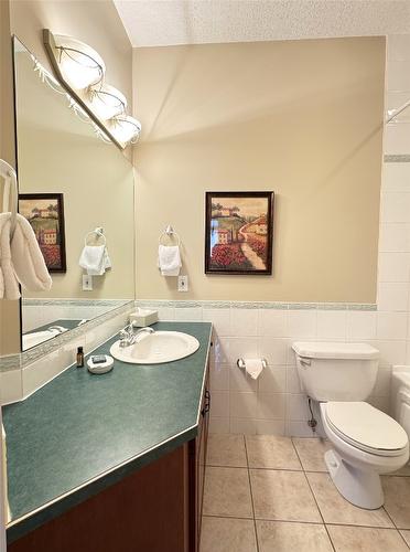 113-100 Bighorn Boulevard, Radium Hot Springs, BC - Indoor Photo Showing Bathroom