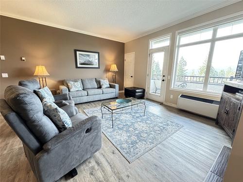 113-100 Bighorn Boulevard, Radium Hot Springs, BC - Indoor Photo Showing Living Room